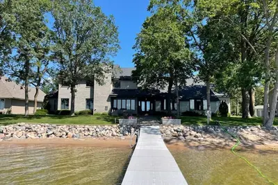 Image de Incredible home on Ottertail Lake! !