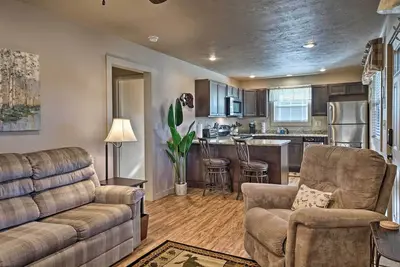 Image de Charming Cabin w/ Patio - Walk to Table Rock Lake!