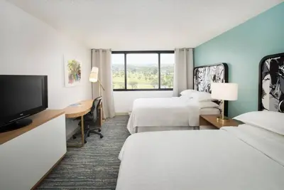 Relax & Unwind! 4 Friendly Units Pool, Close to Miami Cruise Ship Terminals!