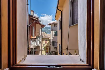 Image de Magnifique appartement de vacances \"Lola Home Brenzone\" avec vue sur les montagnes et le lac