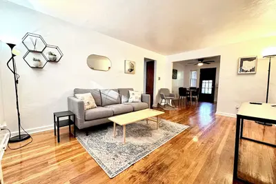 Image de Boho Inspired, Pet Friendly, 2 bed 1 bath Apartment