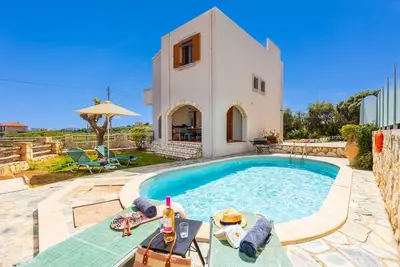 Image de Villa Neria - Quatre Chambres Villa, Couchages 8