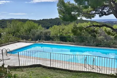 Image de Maison De Famille Dans Les Hauteurs De Sanary, Vue Imprenable Sur La Baie