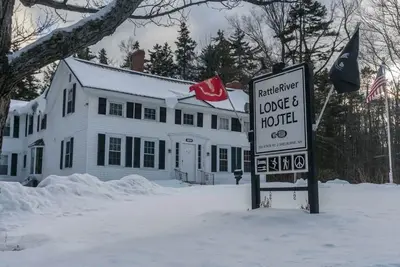 Image de Room to breathe, relax, and play in the White Mountains.