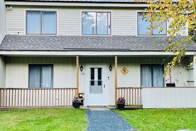 Image de Spacious pet & family-friendly, fastest wifi! Giant playset, fire pit, & games!