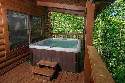 Image de Soak in the Hot Tub & Sip Wine by the Fireplace - American Eagle