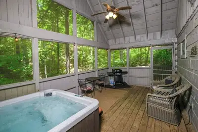 Image de Relax Year-Round in Your Private Screened-In Hot Tub Retreat - A Secret Romance