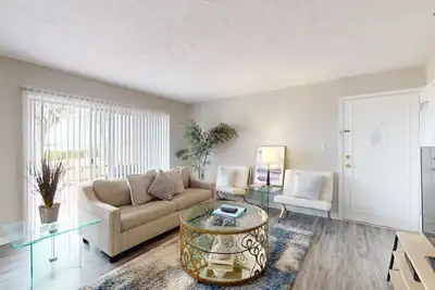 Image de Dog-Friendly Riverfront Condo w/ a Shared Pool, Sports Courts, Gym, & Fast WiFi