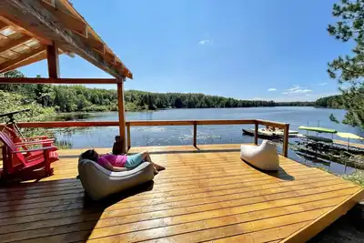Image de Serendipity Lodge - 4 bed, lakefront, near Algonquin. Hot Tub and Sauna!