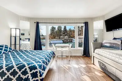 Image de \"Otter Sight\" Riverside Cottage - Just Steps from the Deschutes