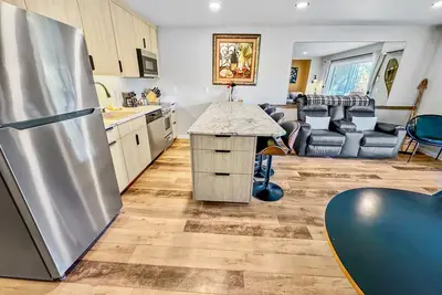 Image de Downtown Renovated Condo w Views of the Deschutes River