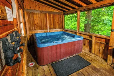 Image de Cozy Retreat with Hot Tub & Serene Wooded Views - A Perfect Paradise