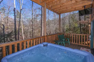 Image de Awesome Getaway and a Theater - Hot Tub Bliss Meets Home Theater Fun