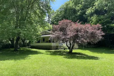 Image de Creekside Farmhouse in the Gateway to the Smokies!
