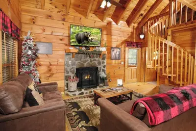 Image de Bear Claws - Pool table, hot tub, Wifi, views, and more!