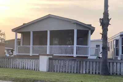 Image de 2 Bedroom 2 Bath Long Island Village Family Cottage