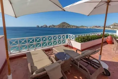 Image de Beachfront 5 Bedroom Owner's Penthouse Suite in Cabo