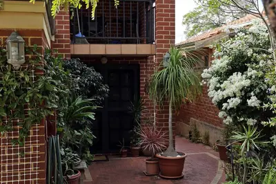 Image de Ground floor apartment, private garden, opposite park close to Scarborough Beach