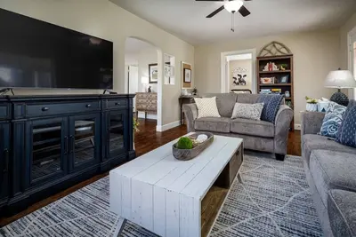 Image de Single Level Country Cottage, New Decor, Huge Yard w/ Farmland Views, 5 Min to Newberg