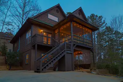 Image de Woodland Lodge - Spacious Retreat Near Downtown