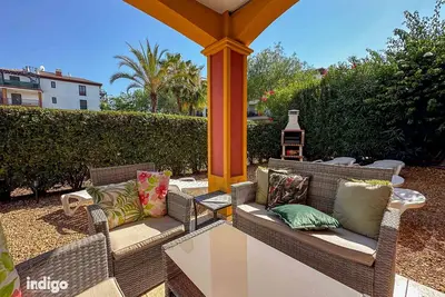 Image de Cap001 Con jardin y accseo al piscina