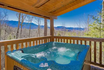 A Grand Getaway: Mtn View, Resort Pool, Home Theater, Game Room, Hot Tub, near Attractions!