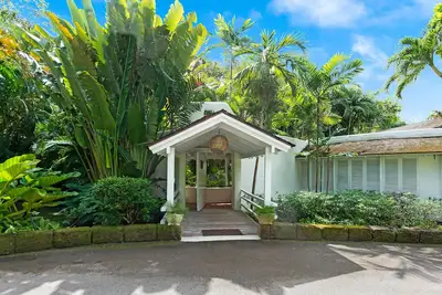 Image de Landmark House & Cottage  | Beach Front - Located in  Exquisite Saint James with Private Chef Services