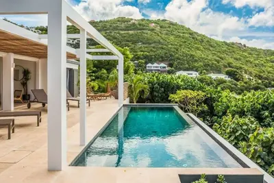 Villa Arawak  | Waterfront - Located in  Beautiful Pointe Milou with Private Pool