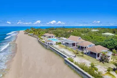 Image de Villa Turtle Nest Fall Promotion | Beach Front - Located in Stunning Baie Longue with Private Pool