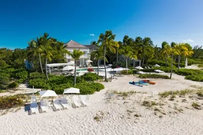 Image de Coral House | Beach Front - Located in  Exquisite Grace Bay with Private Pool