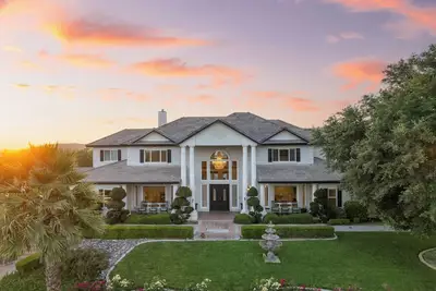 Image de Grand Contento by AvantStay | Estate w/ Pool, Theater, Outdoor Lounge + Gazebo