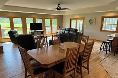 Image de Pool just steps from home on the 15th fairway