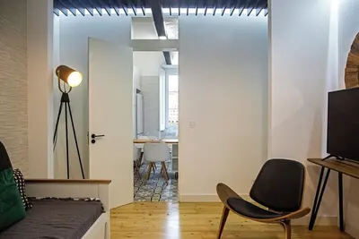 Image de Colourful and Tasteful 2 Bedroom Apartment in Graça