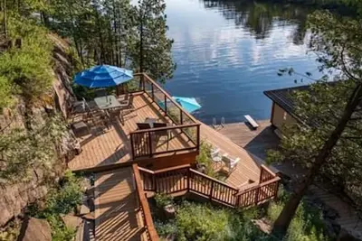 Image de Log home & guest cottage in old forest, Waterfall, Sunsets, Sauna, Fishing Boat