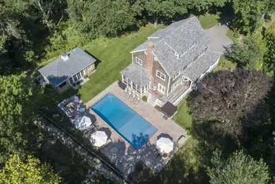 Image de Amazing Beach House in the Woods with Pool and Hot Tub