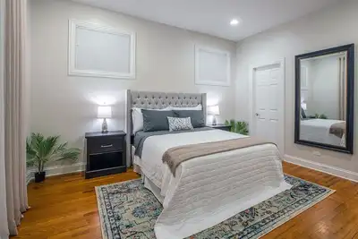 Image de New Luxury Condo With Patio Deck