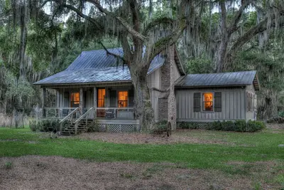 Image de 3br Chachalaca Retreat on Sapelo w/ firepit, screened-in porch, & beach supplies