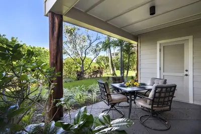 Image de 2026 Waikoloa Hilton pool pass included 6 guests daily, available through 2026!