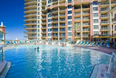 Image de Stay and play at Emerald Grande at HarborWalk Village in this 4bd corner condo