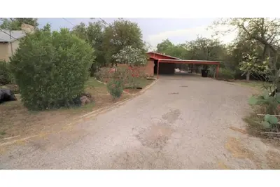 Image de Comfortable and Secluded Home in Quiet Area