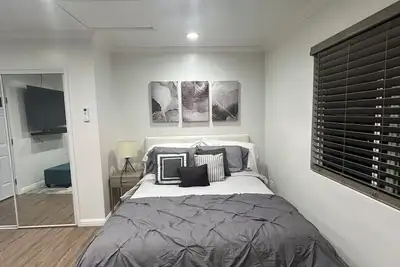 Image de Private Newly Furnished & Cozy Studio Perfect for 1-2 Guests