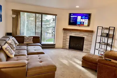 Image de Luxury updated 2/2 Private skier shuttle to Vail and Bc