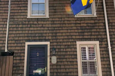 Image de Beautifully updated Annapolis Historic District rowhome w\/ parking and rooftop deck