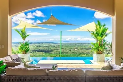 Image de Panoramic Sunsets and Cano Island Views