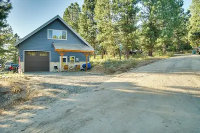 Image de Cascade Cabin Hideaway w/ Views, 1/2 Mi to Lake
