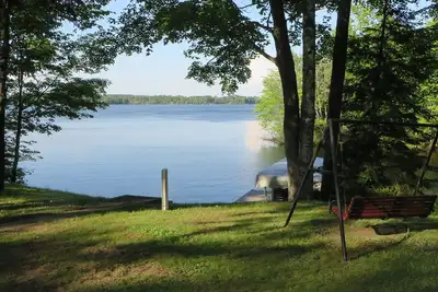 Cozy 2 bedroom Cottage on beautiful Townsend Flowage. Large boat dock/Atv Trails