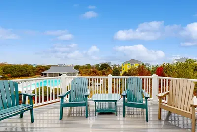 Image de Stunning Coastal Dream W/ Multiple Decks, Easy Beach Access, & Private Hot Tub