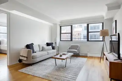 Image de Roomy Midtown East 1br, Office nook, Doorman, Gym by Blueground