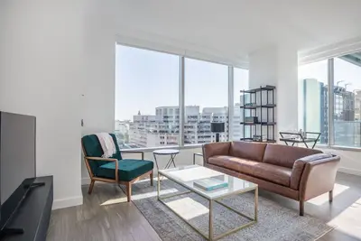 Image de Sleek Rincon Hill 2br w/ Gym, Movie Theater, nr. Facebook by Blueground