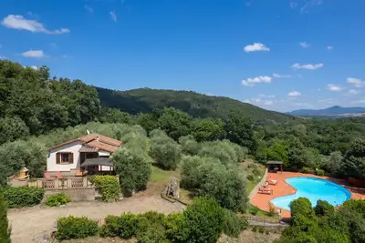 Image de Maison de Campagne à Cecina avec 2 chambres à coucher, 4 couchages